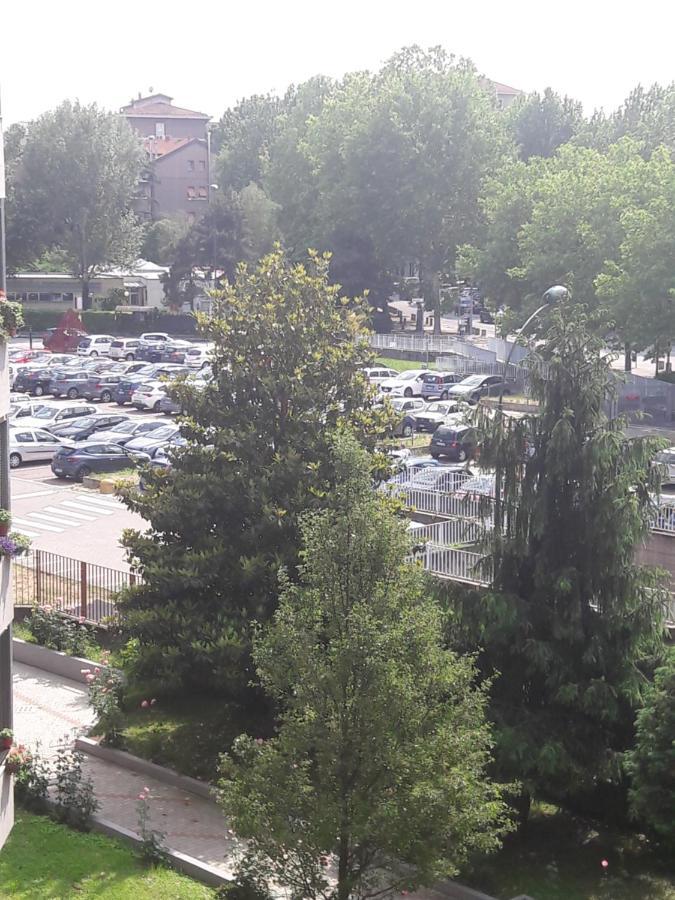 Grazioso Bilocale A 100 Mt Dalla Metropolitana Sesto San Giovanni Bagian luar foto